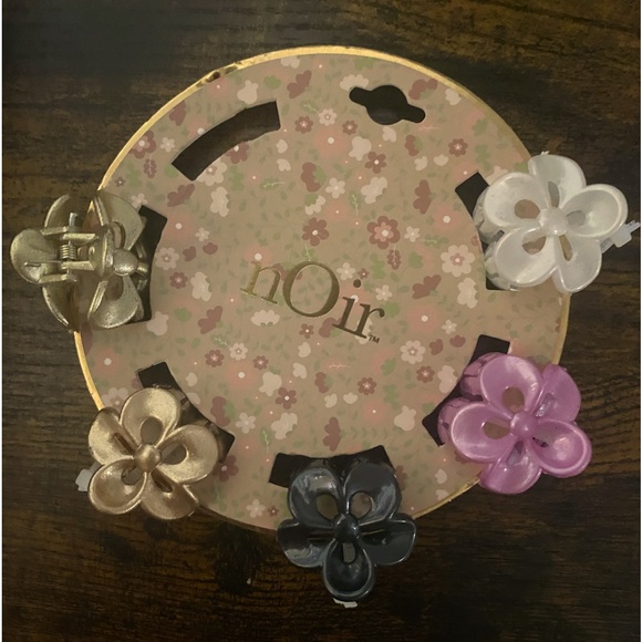 Noir Mini Hair Claws Clip Set of 5 Multi-color Flower shaped Hair clip set NEW! - Picture 2 of 6